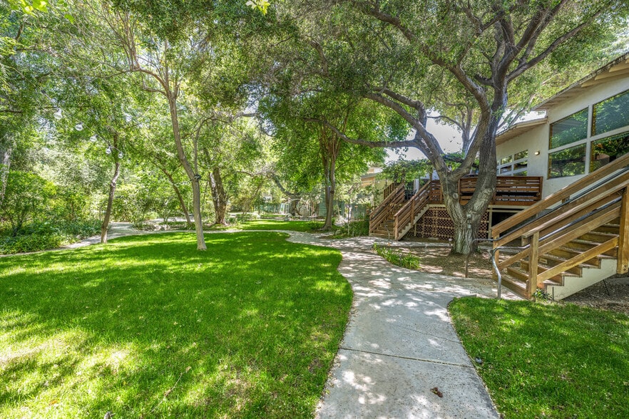 More Photos Of 12625 Sierra Hwy, Santa Clarita Restaurant For Sale