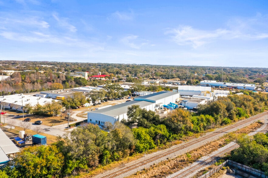 More Photos Of 1555 Sunshine Dr, Clearwater Warehouse For Sale