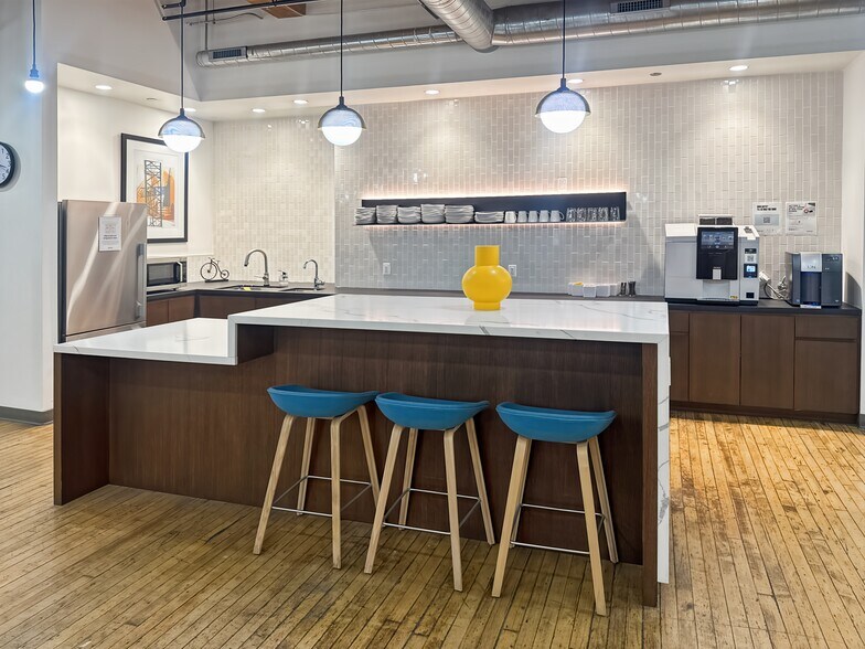 More Photos Of 320 W Ohio St, Chicago Coworking Space