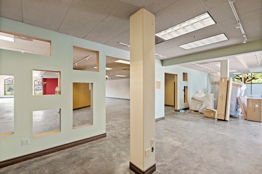 More Photos Of 28811 Canwood St, Agoura Hills Storefront Retail Office For Sale