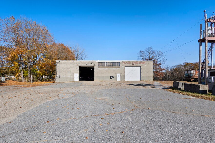 More Photos Of 137 Providence St, Putnam Warehouse For Sale