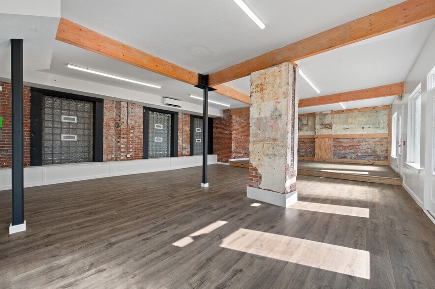 More Photos Of 200-208 E Eighth Ave, Munhall Freestanding For Sale