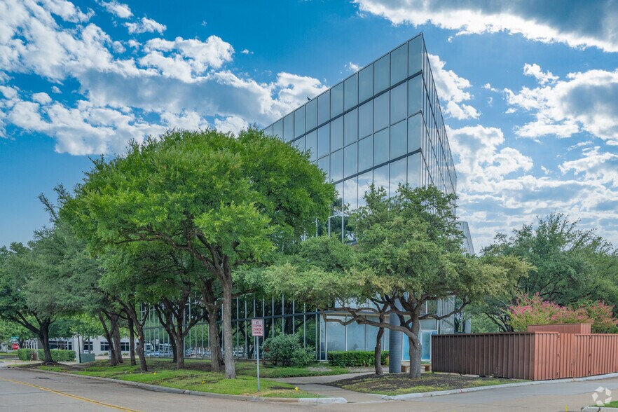 More Photos Of 8600 Freeport Pky, Irving Office For Sale