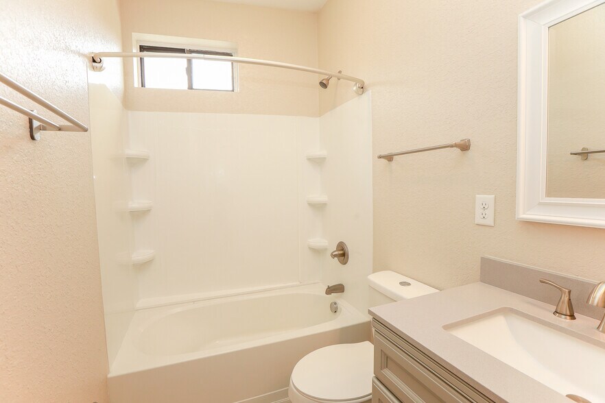 More Photos Of 1000 Gates Ave, Norfolk Apartments For Sale