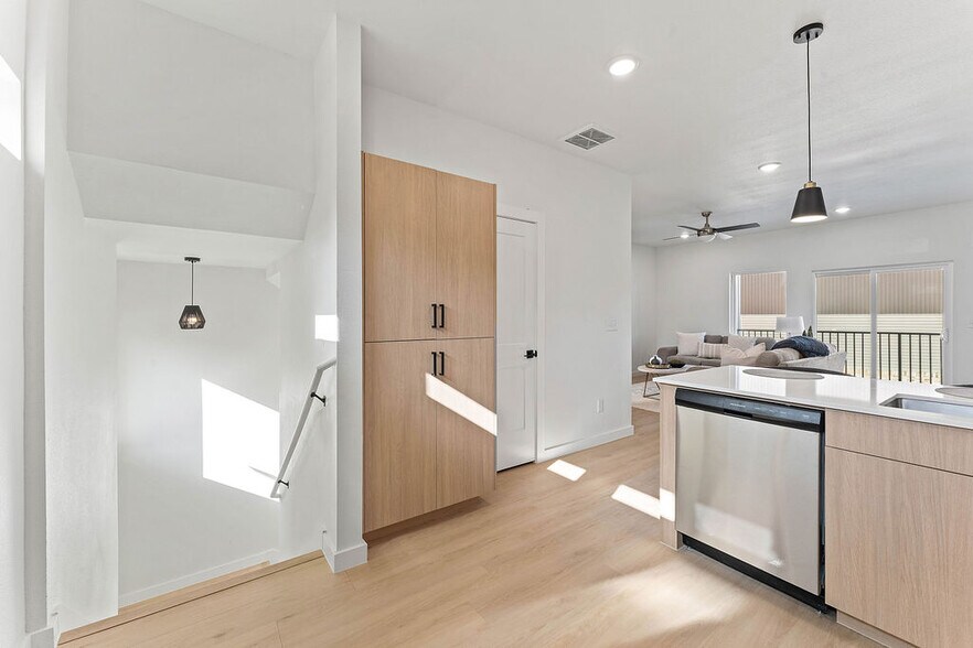 More Photos Of 2004 S Razorback Rd, Fayetteville Apartments For Sale