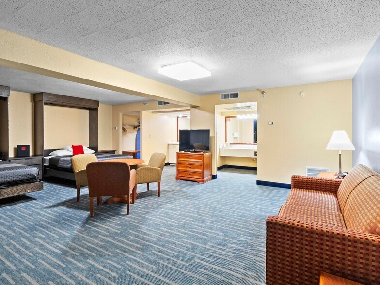 More Photos Of 850 S Bluff St, St George Hotel For Sale