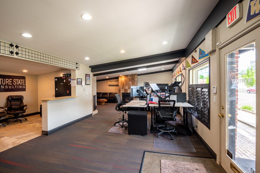 More Photos Of 12525 SW Main St, Tigard Storefront Retail Office For Lease