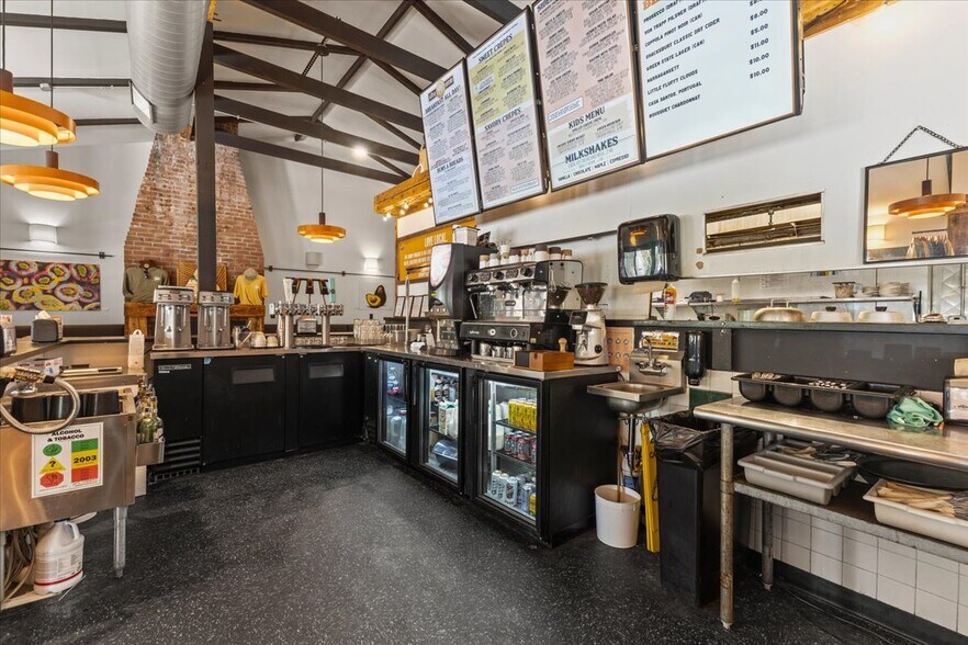 More Photos Of 454 Mountain Rd, Stowe Convenience Store For Sale