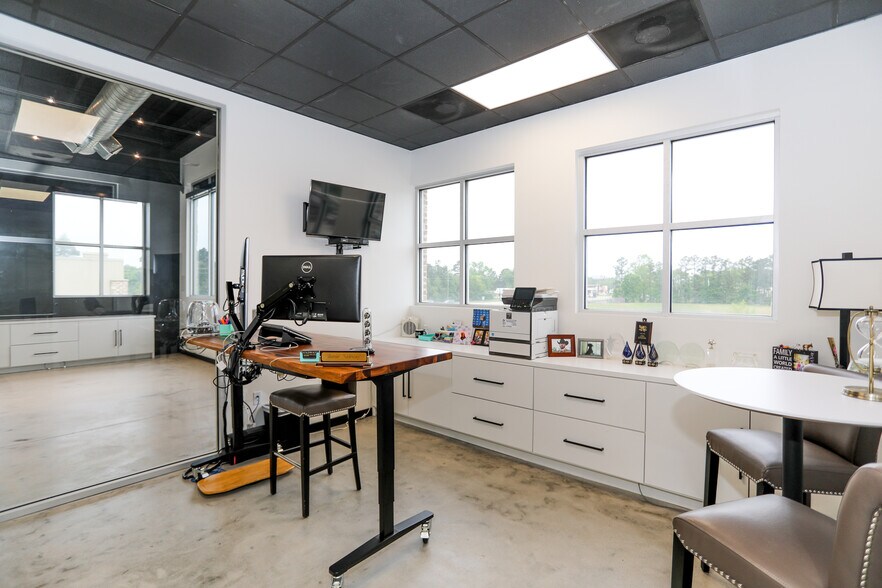 More Photos Of 525 Woodland Square Blvd, Conroe Coworking Space