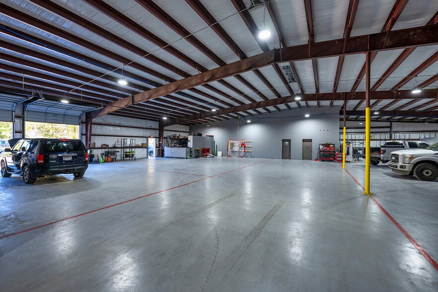 More Photos Of 21820 E Wallis Dr, Porter Warehouse For Lease