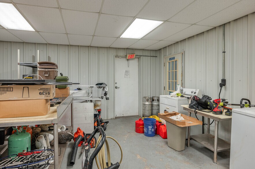 More Photos Of 174 NW 9th ave, Mulberry Distribution For Sale