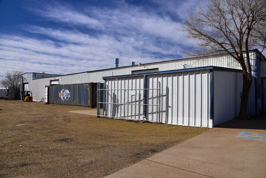 More Photos Of 1700 Dakota Ave, Midland Industrial For Lease