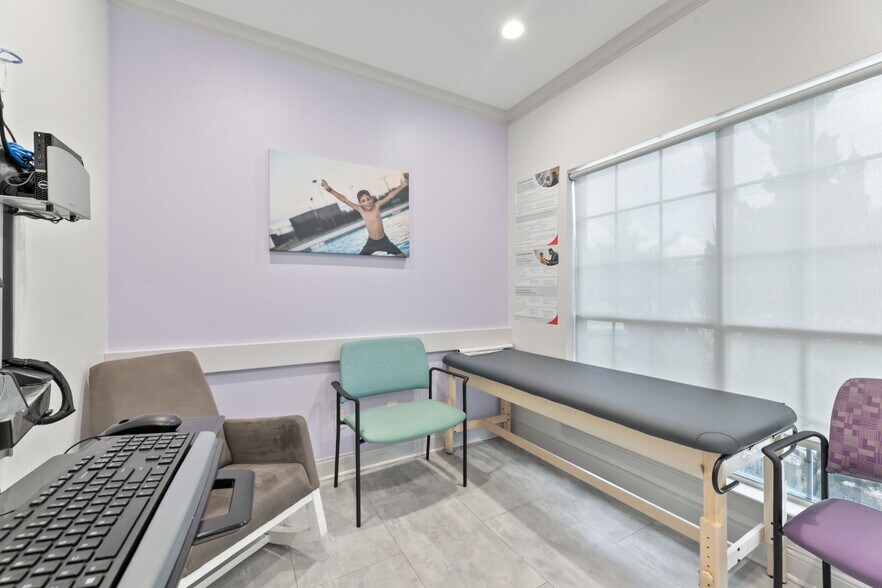 More Photos Of 20424 Haystack Cv, Spicewood Medical For Sale