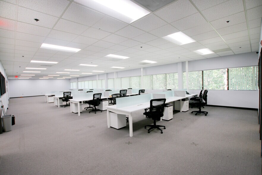More Photos Of 16 Tech Cir, Natick Office For Lease