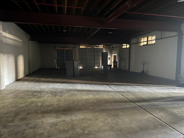 More Photos Of 410 8th St, Gloucester City Light Distribution For Sale