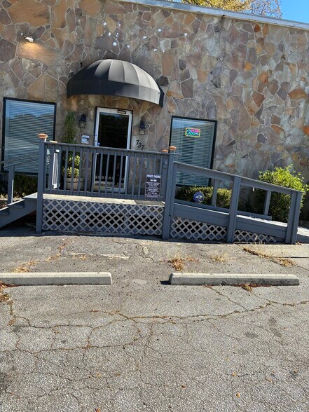 More Photos Of 737 Main St, Stone Mountain Office For Lease
