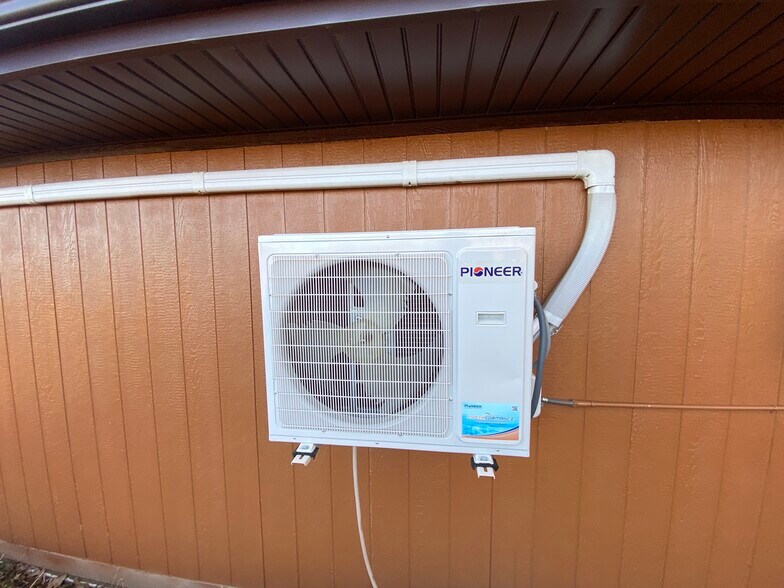 More Photos Of 817 Marshall St, Albert Lea Flex For Sale