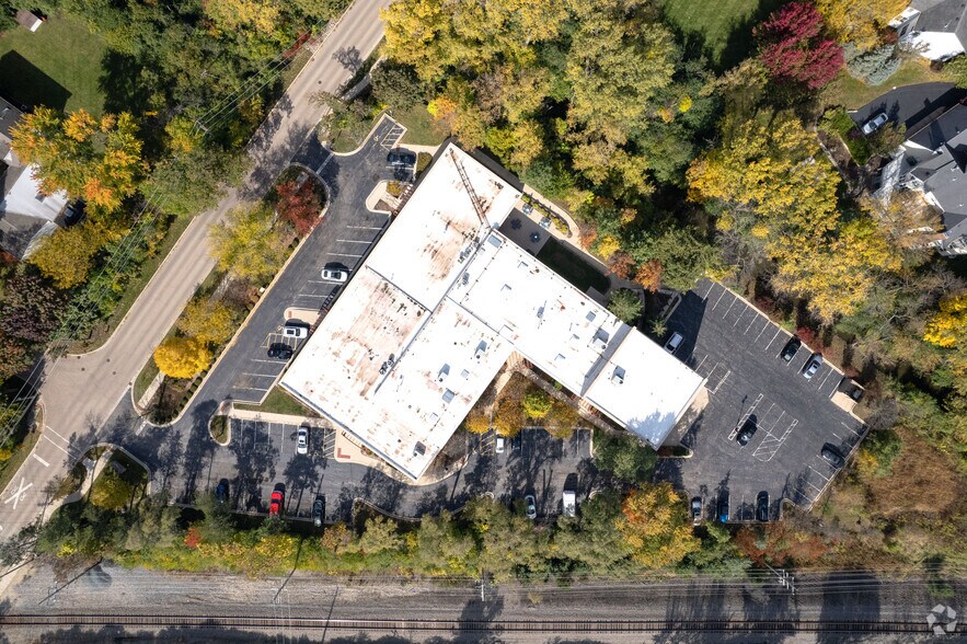 More Photos Of 777 Lake Zurich Rd, Barrington Office For Lease