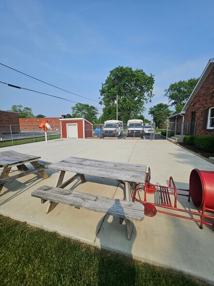 More Photos Of 325 E Main St, Brownsburg Daycare Center For Lease