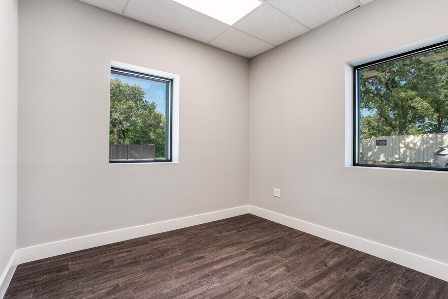 More Photos Of 2718 Virginia Cir, Denton Warehouse For Sale