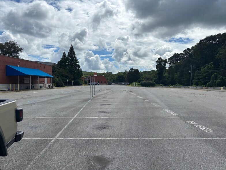 More Photos Of 1000 Robins Rd, Lynchburg Manufacturing For Lease