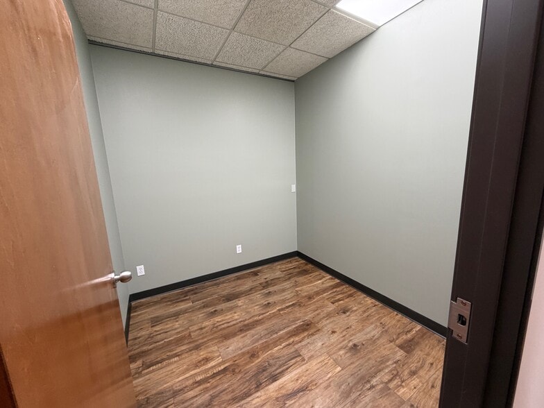 More Photos Of 555 Elmwood Dr, Troy Warehouse For Lease