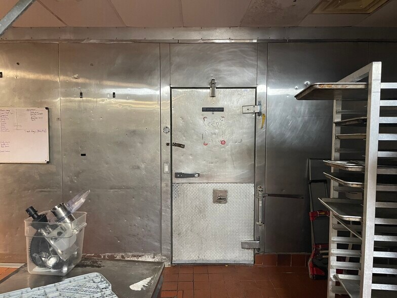 More Photos Of 905 E Gregory St, Pensacola Restaurant For Sale