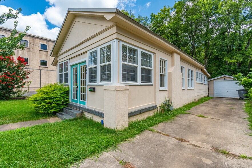 More Photos Of 107 Barry St, Hot Springs Medical For Sale