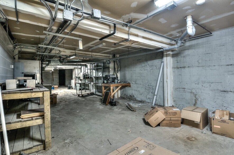 More Photos Of 272-278 Rue Sainte-Catherine E, Montréal Storefront Retail Office For Sale