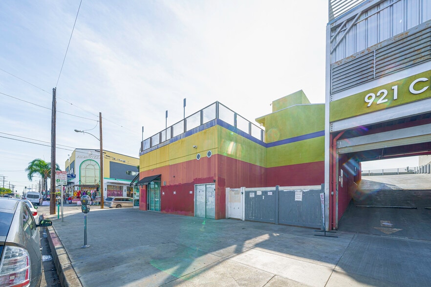 More Photos Of 921 Crocker St, Los Angeles Storefront Retail Office For Sale