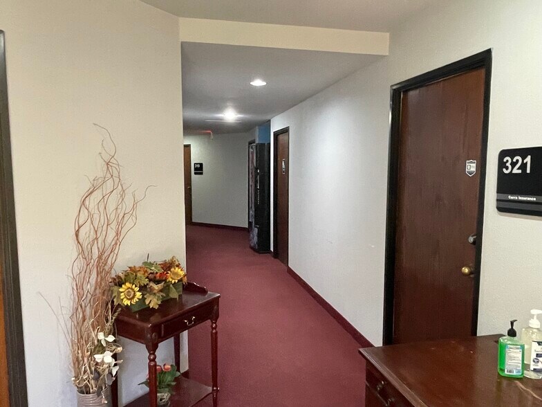 More Photos Of 625 W Centerville Rd, Garland Office For Sale