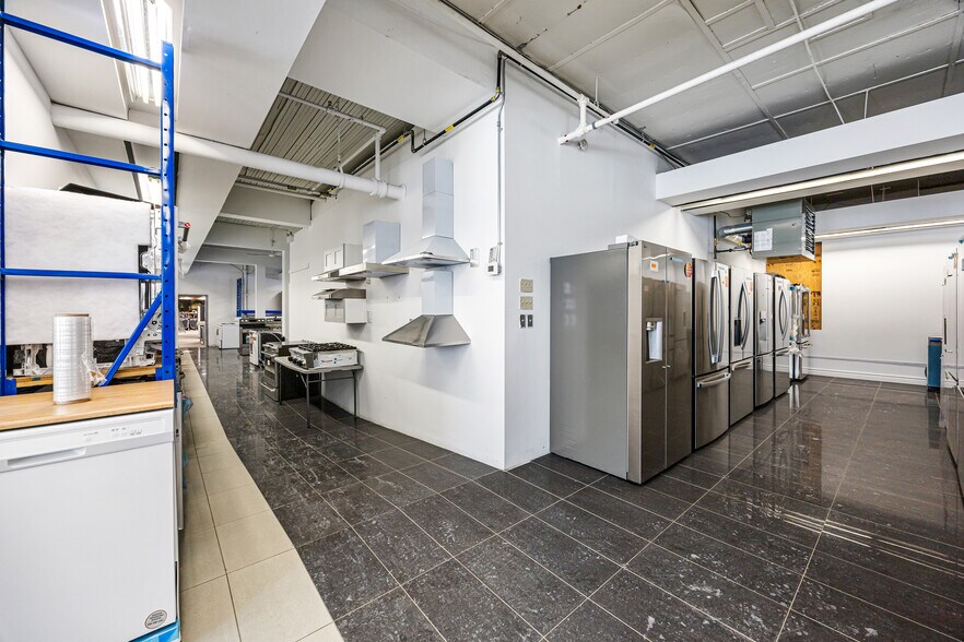 More Photos Of 126 Rue Jacques-Cartier N, Saint-jean-sur-richelieu Storefront Retail Office For Sale