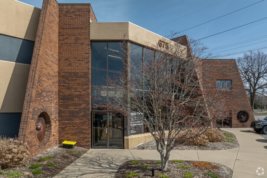 More Photos Of 675 E 16th St, Holland Office For Lease