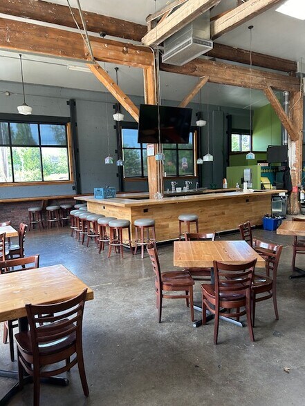 More Photos Of 61-67 SE Yamhill St, Portland Light Manufacturing For Sale