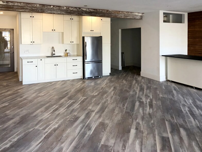 More Photos Of 117 6 Th Av W, Vancouver Flex For Lease