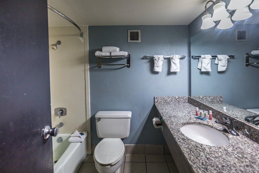 More Photos Of 1471 E Brooks Rd, Memphis Hotel For Sale