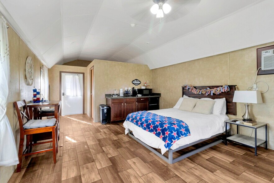 More Photos Of 13050 U.S. 190 hwy, Onalaska Freestanding For Sale