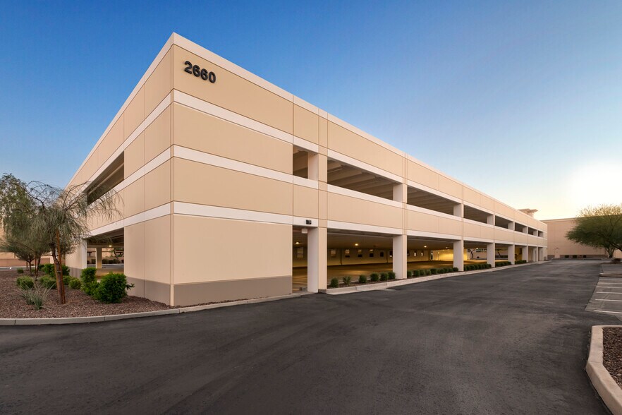 More Photos Of 2600 W Geronimo Pl, Chandler Flex For Lease