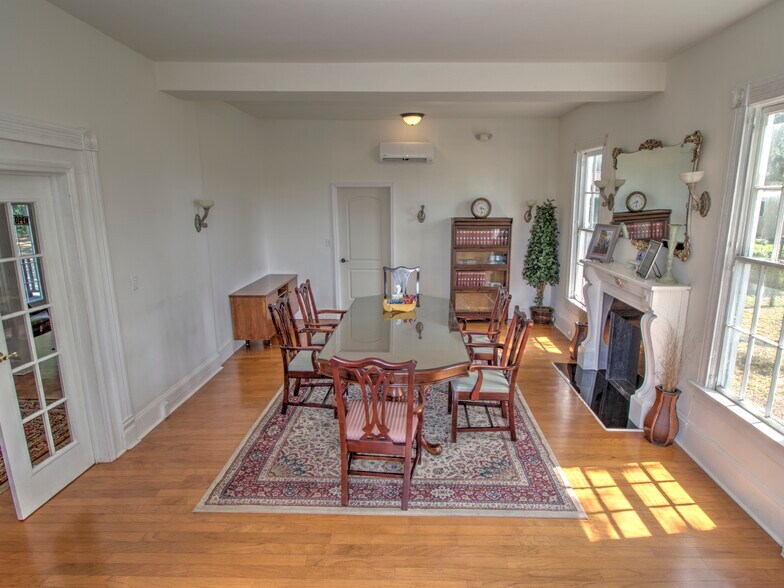 More Photos Of 944 E Silver Springs Blvd, Ocala Office For Sale