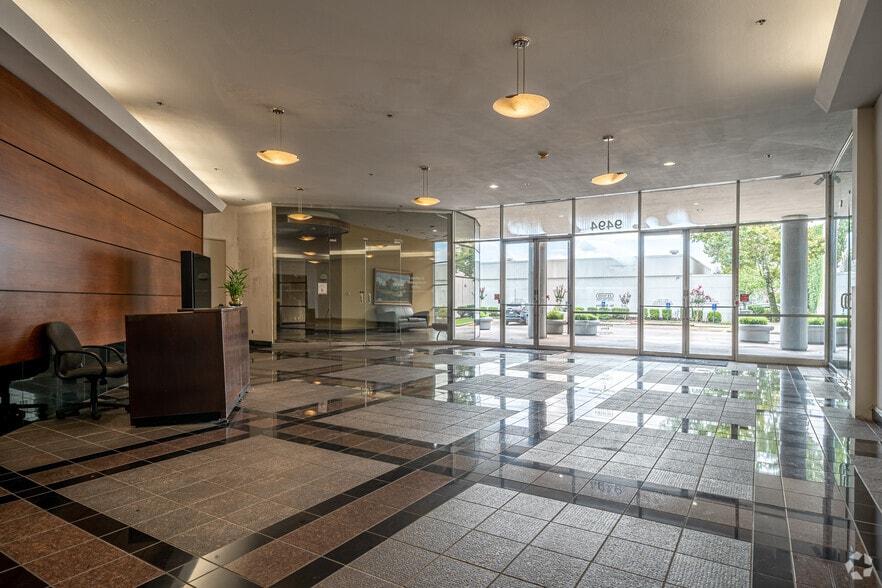 More Photos Of 9494 Southwest Fwy, Houston Office For Lease