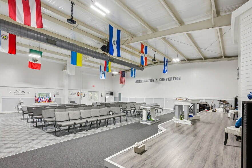 More Photos Of 308 Mill Creek Dr, Hull Warehouse For Sale