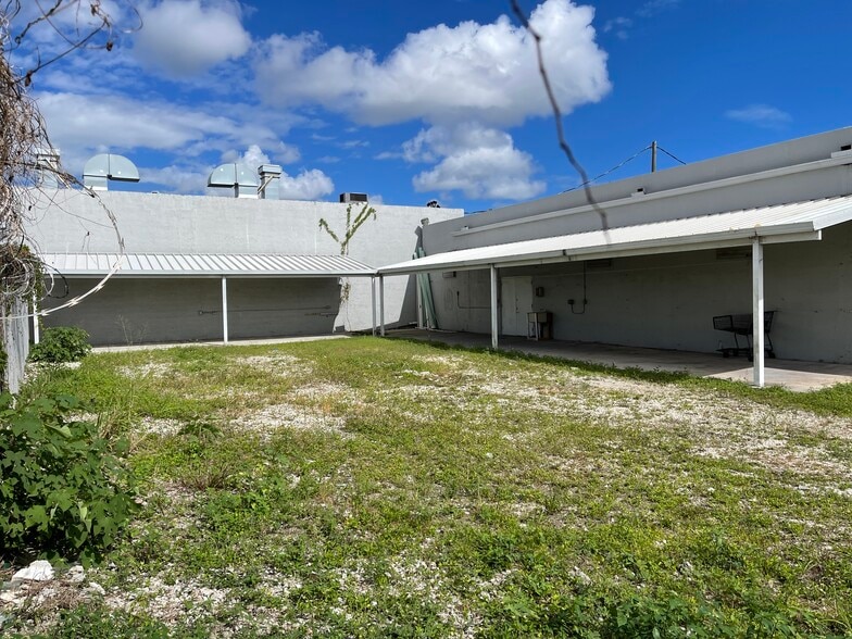 More Photos Of 5731 SW 23rd St, West Park Auto Repair For Lease