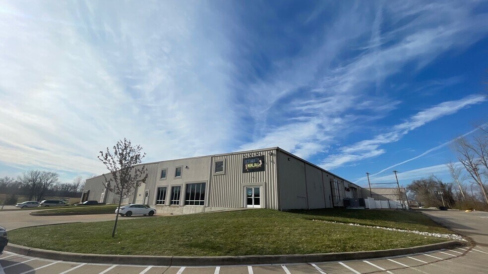 Primary Photo Of 140 Long Rd, Chesterfield Flex For Lease