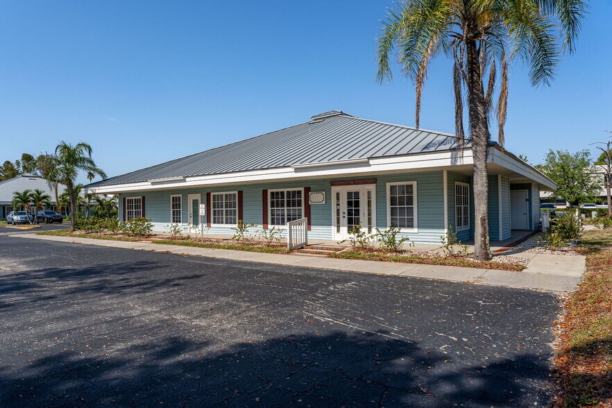 More Photos Of 40 Barkley Cir, Fort Myers Medical For Lease