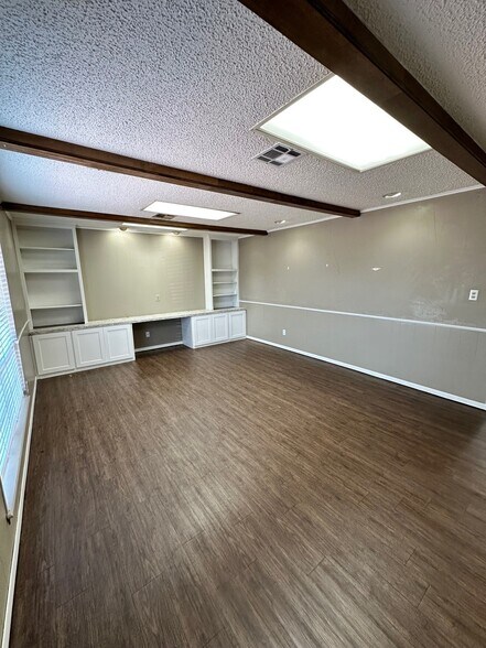 More Photos Of 330 N 4th St, Muskogee Office For Sale