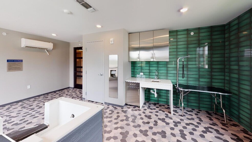 More Photos Of 916 W Broad St, Falls Church Coworking Space