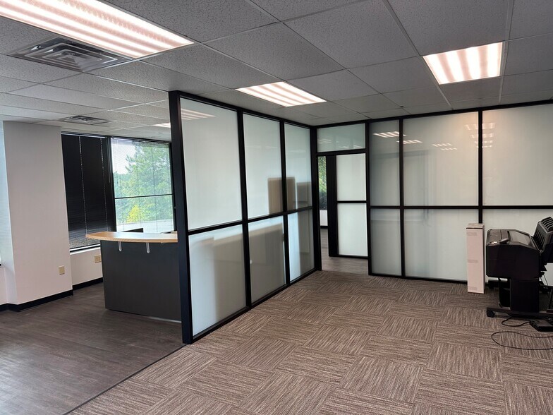 More Photos Of 3675 Kennesaw N Ind Pky, Kennesaw Showroom For Sale
