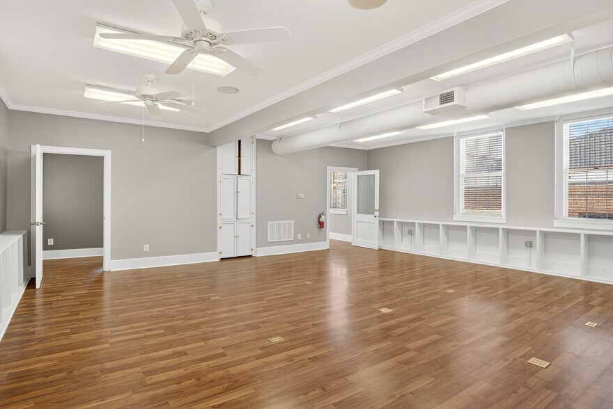 More Photos Of 115 E Market St, Warrenton Office For Lease
