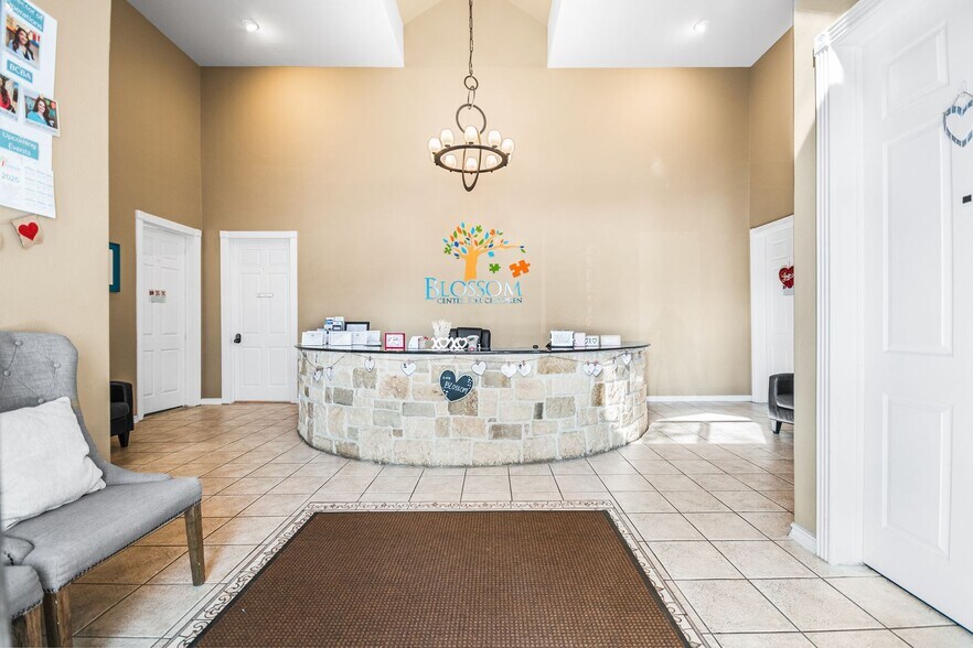 More Photos Of 14235 Blanco Rd, San Antonio Office For Sale