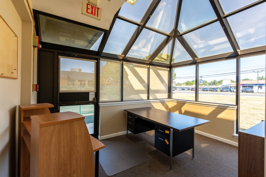 More Photos Of 1351 Mt Vernon Ave, Marion Freestanding For Lease